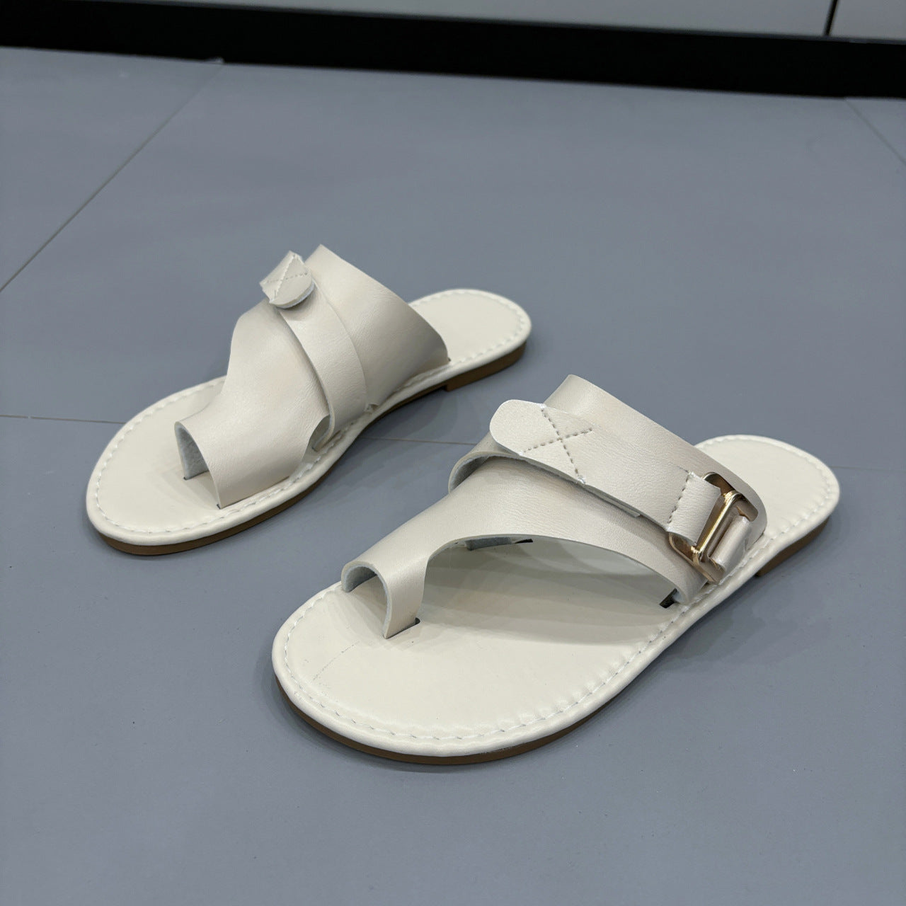 Relaxed Minimal Sandals