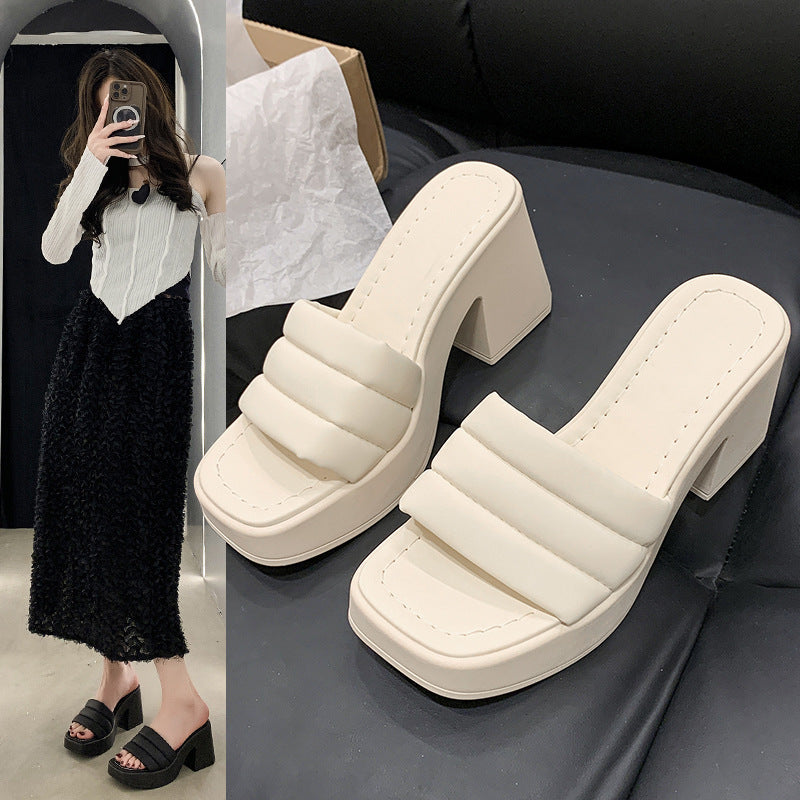 Relaxed Raffia Sandals