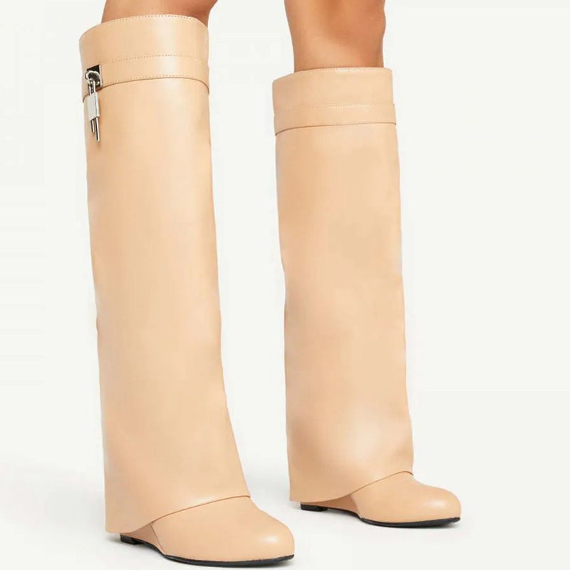 Relaxed Pointed Boots