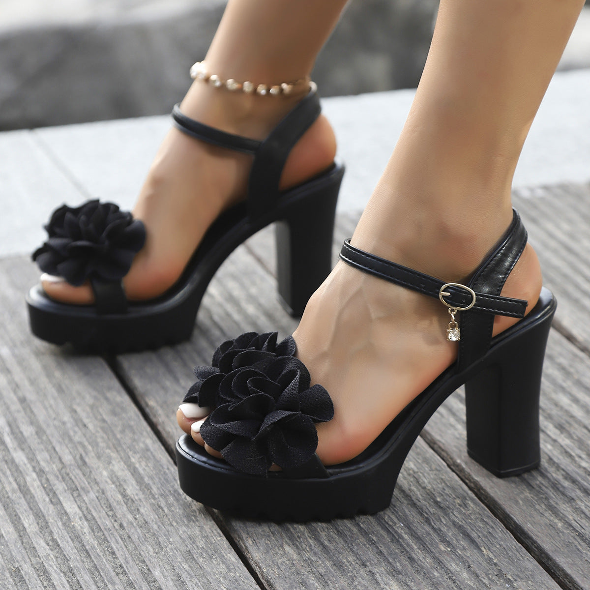 Fresh Lace-Up Sandals