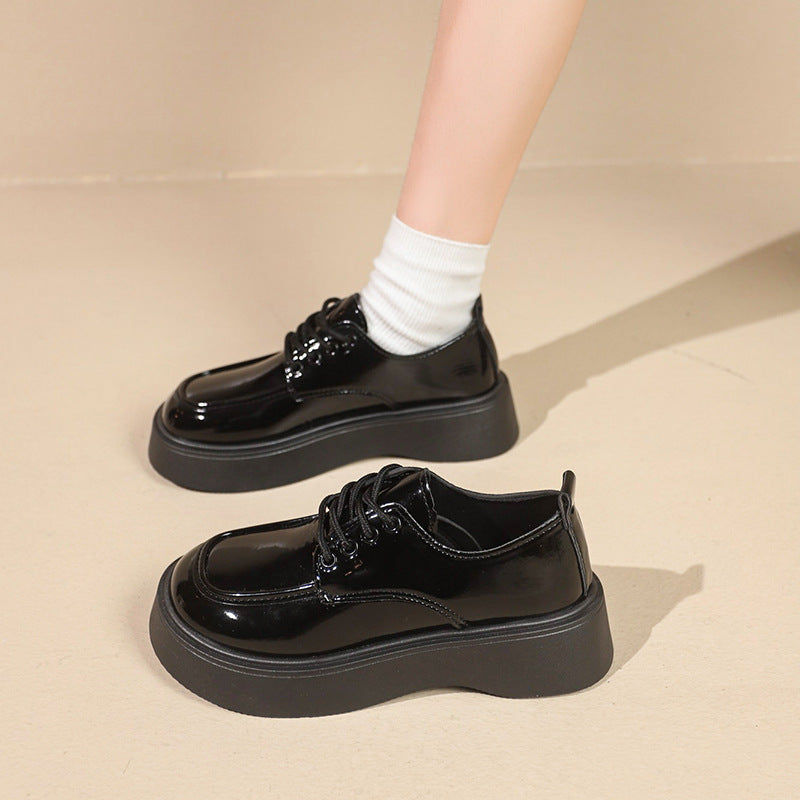 Relaxed Easy Sneakers