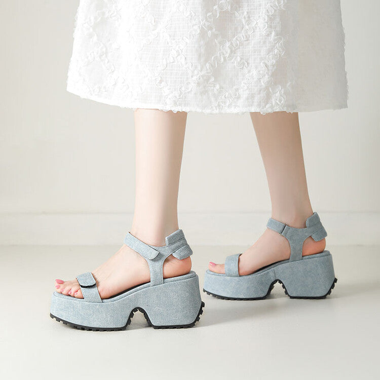 Relaxed Minimal Sandals