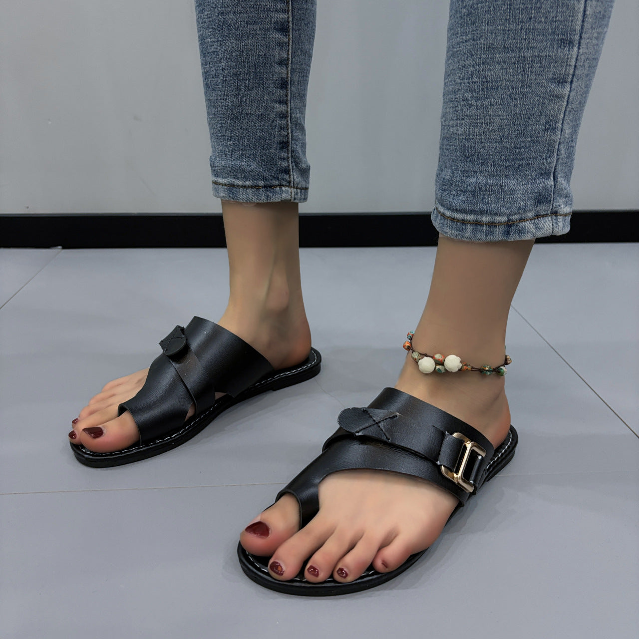 Relaxed Minimal Sandals