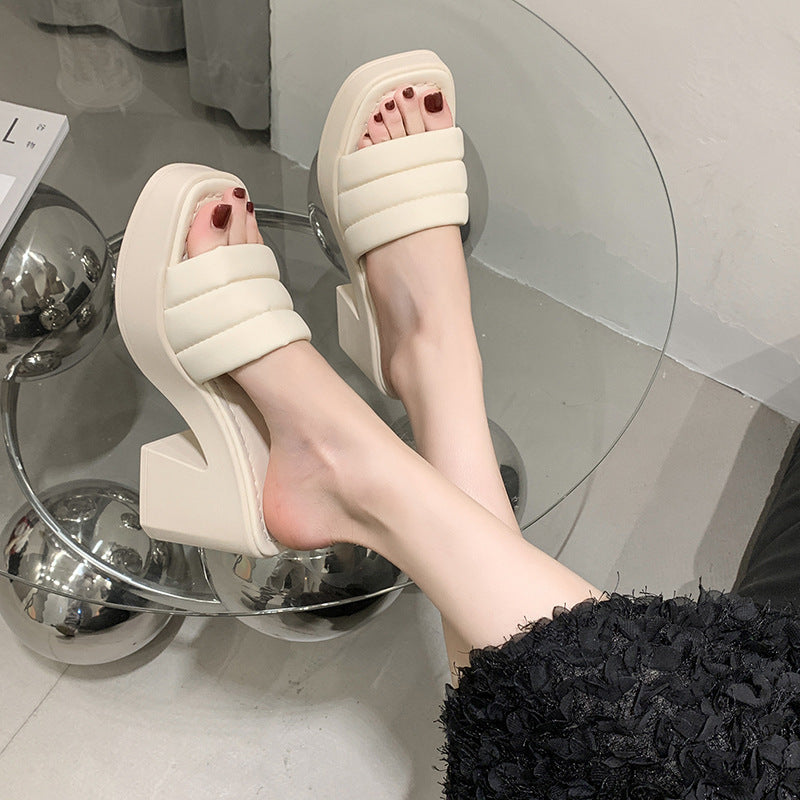 Relaxed Raffia Sandals