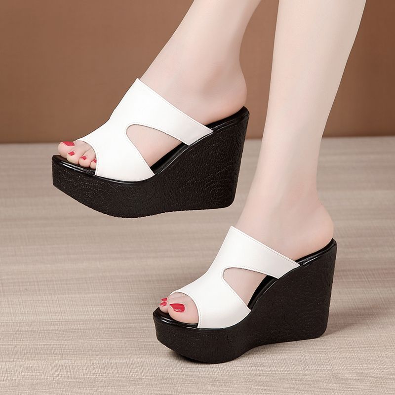 Minimal Soft Sandals