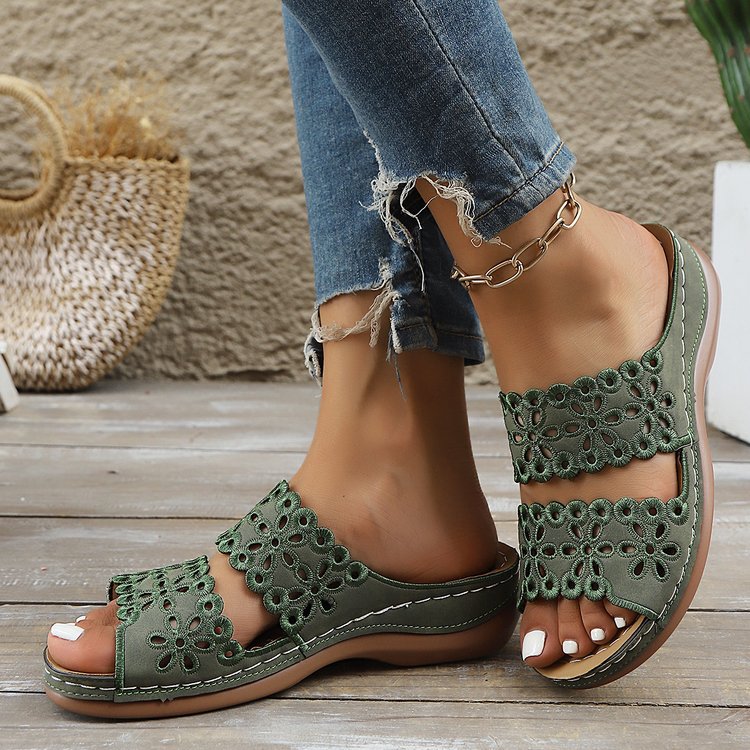 Weekend Minimal Sandals