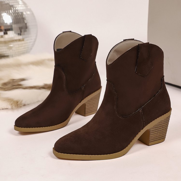 Relaxed Pointed Boots