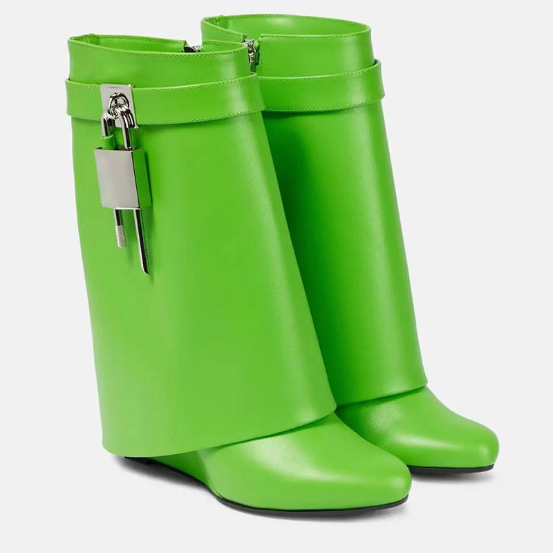 Relaxed Pointed Boots