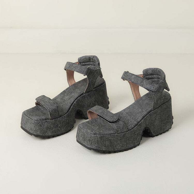 Relaxed Minimal Sandals