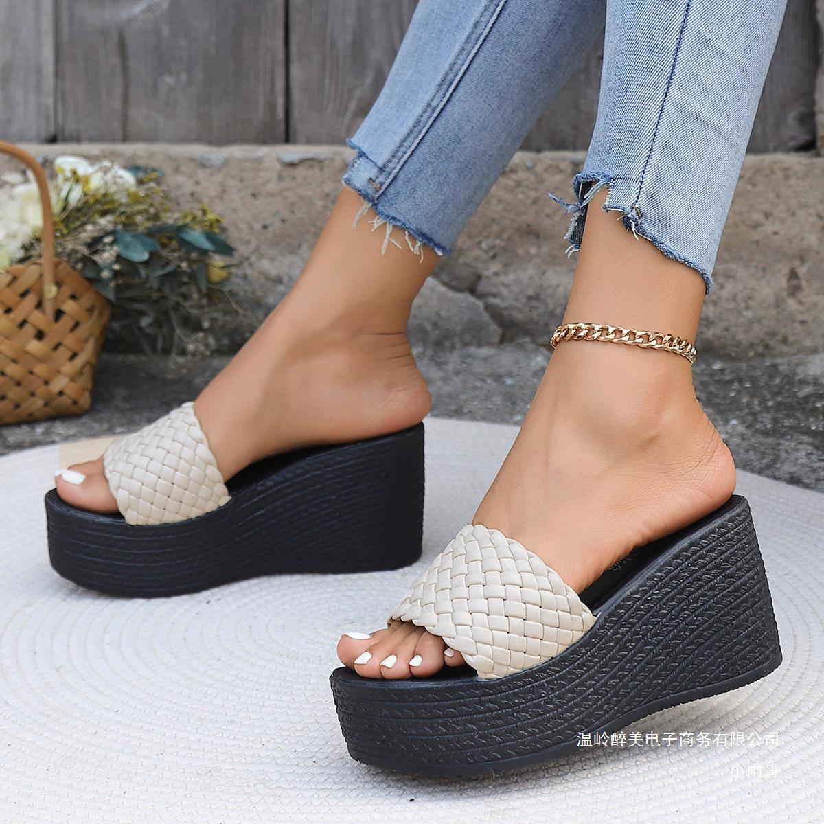 Light Lightweight Sandals