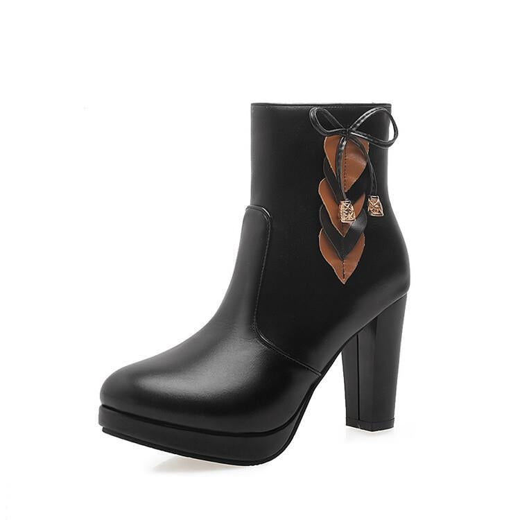Relaxed Suede Boots
