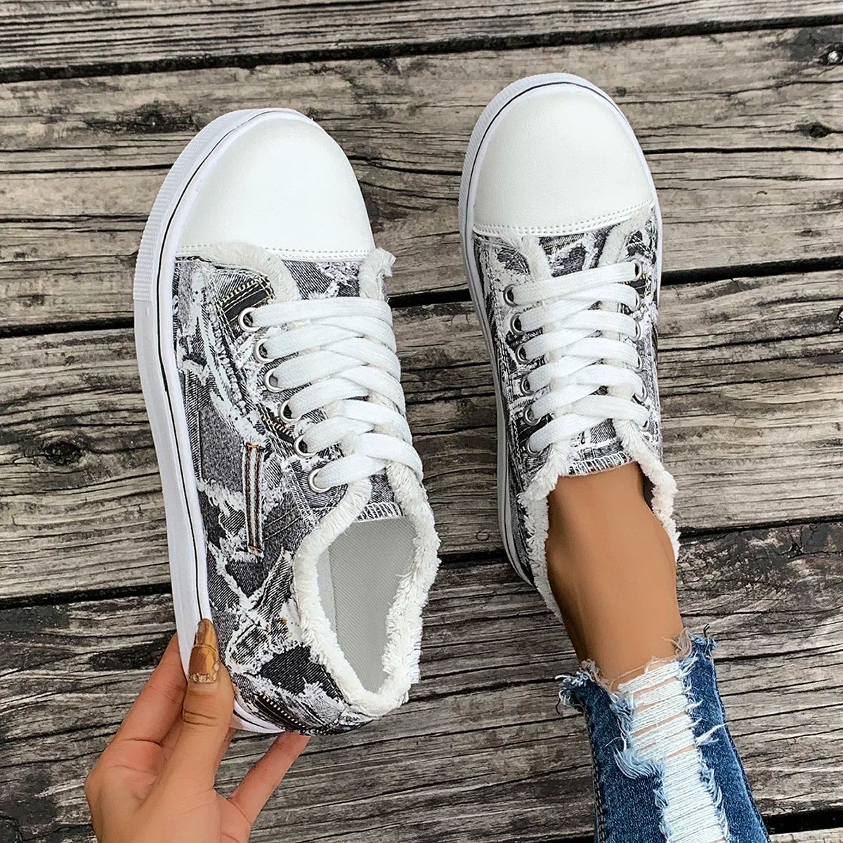 Simple Casual Sneakers