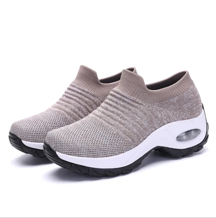 Travel Daily Sneakers