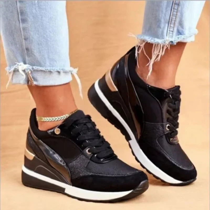 Light Simple Sneakers