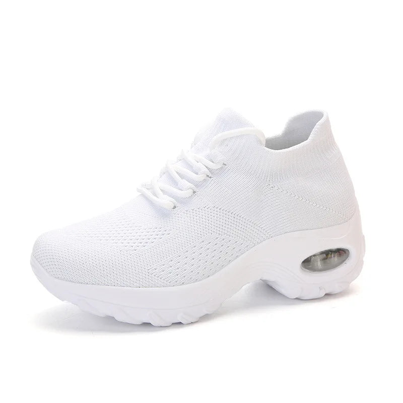 Travel Daily Sneakers