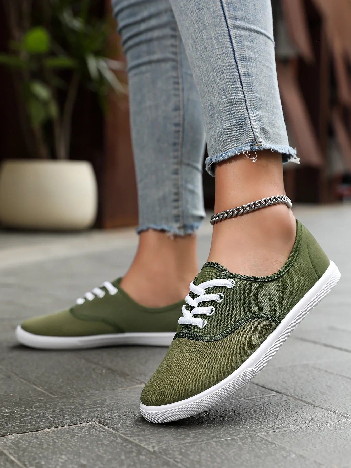 Relaxed Classic Sneakers