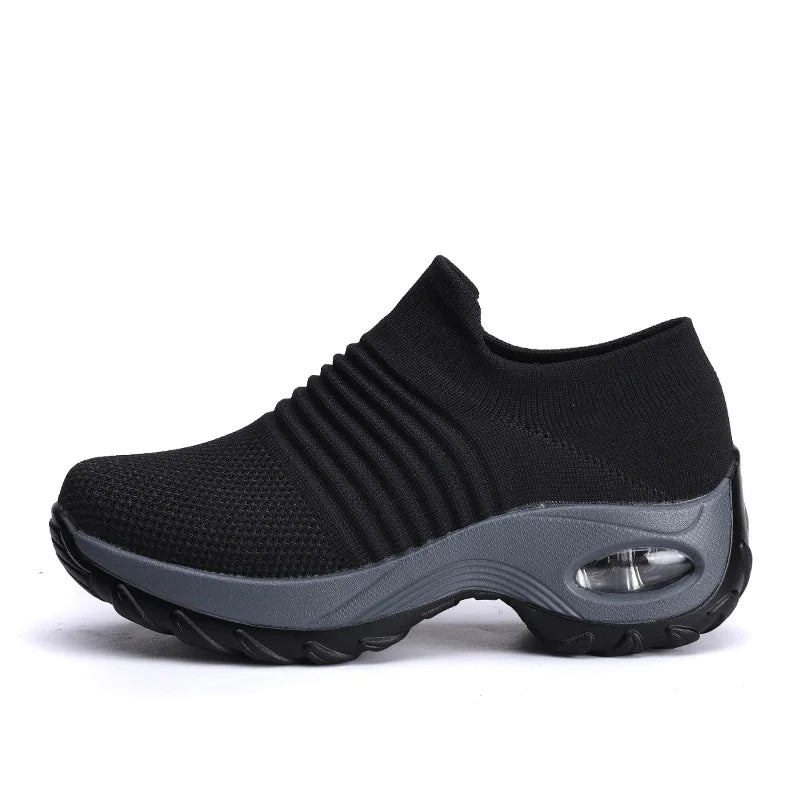 Travel Daily Sneakers