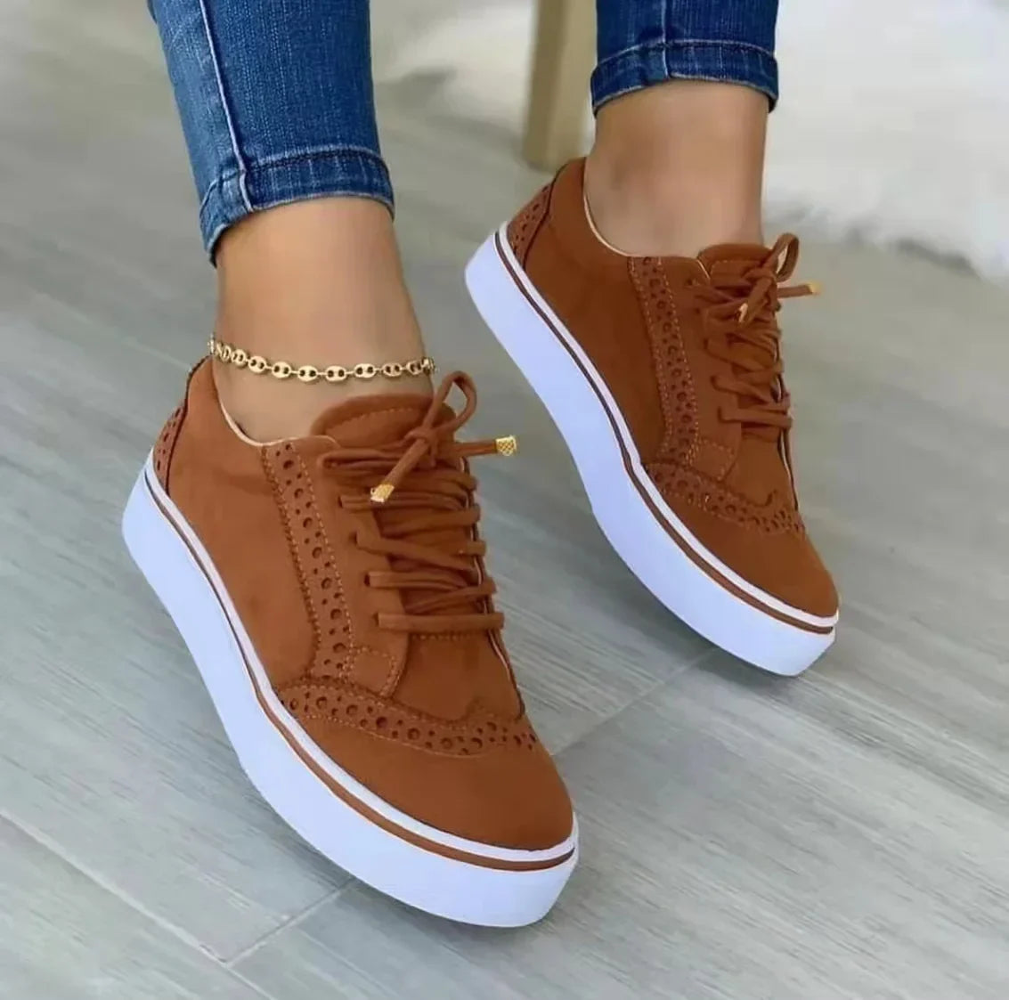Soft Simple Sneakers