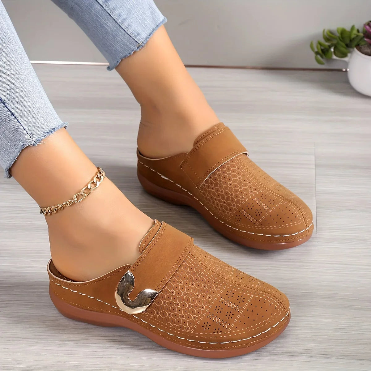 Comfortable Minimal Sandals